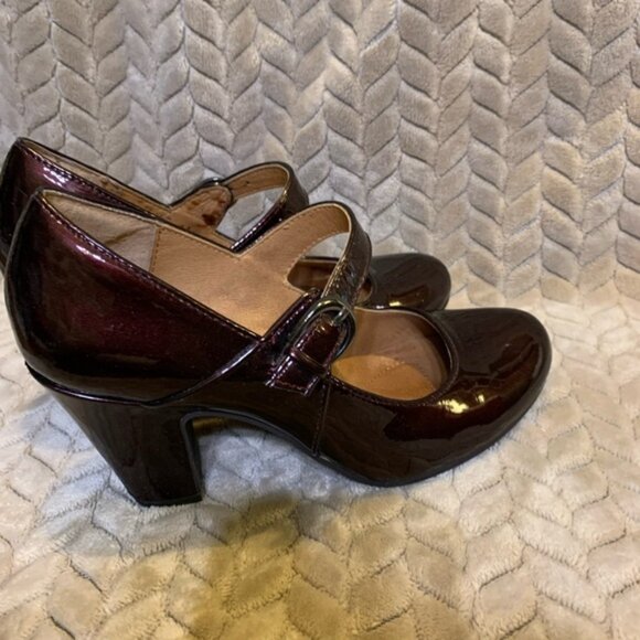Sofft Shiny Burgundy Mary Jane Heels - Picture 2 of 3